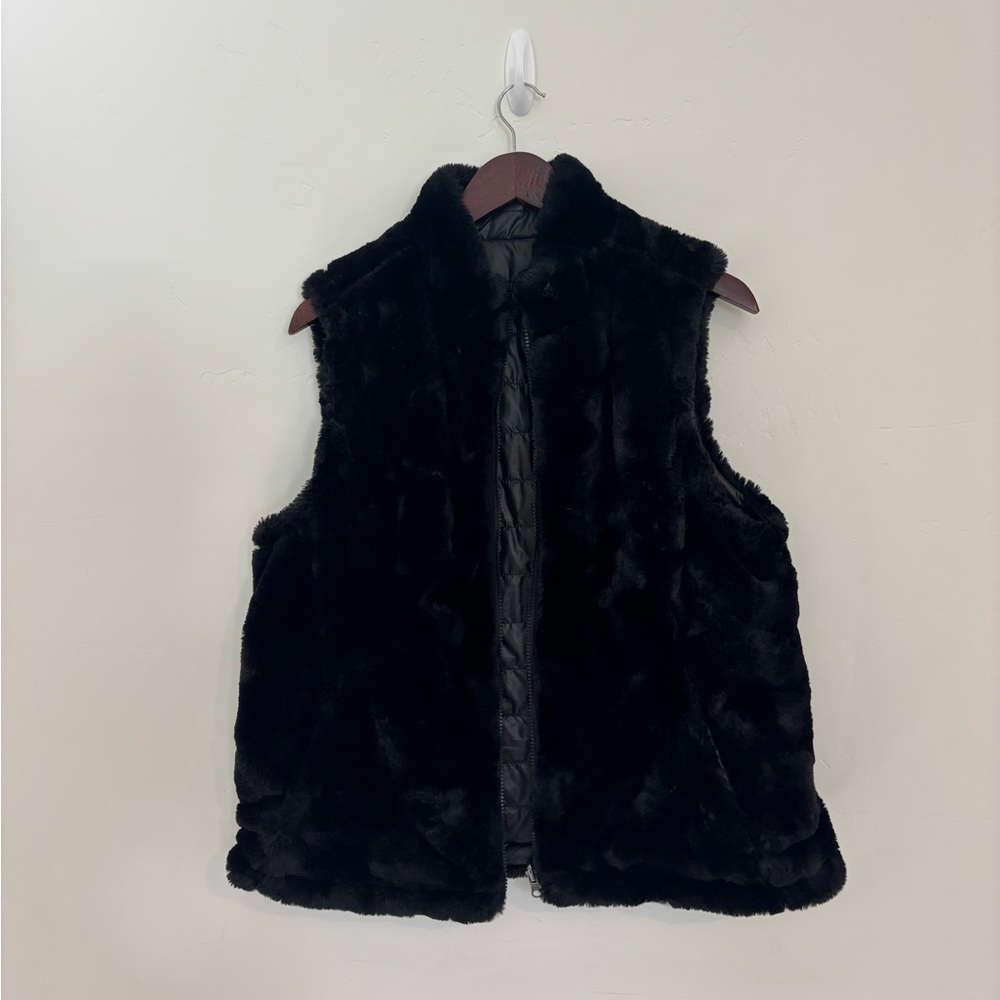 Mobwife Black Faux Fur Vest, reversible size large